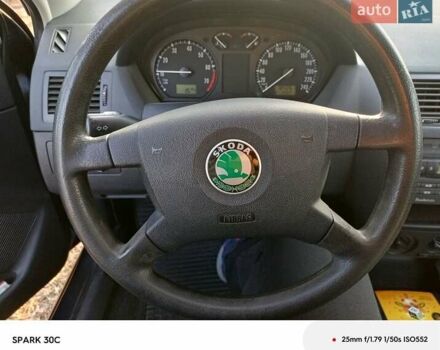 Серый Шкода Фабия, объемом двигателя 1.39 л и пробегом 184 тыс. км за 4000 $, фото 1 на Automoto.ua