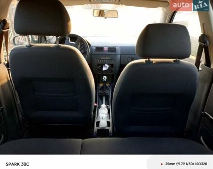 Серый Шкода Фабия, объемом двигателя 1.39 л и пробегом 184 тыс. км за 4000 $, фото 9 на Automoto.ua