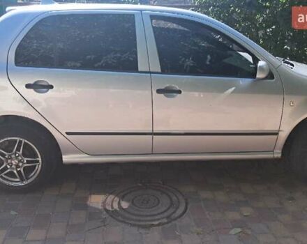 Серый Шкода Фабия, объемом двигателя 1.2 л и пробегом 230 тыс. км за 3500 $, фото 2 на Automoto.ua