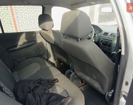 Серый Шкода Фабия, объемом двигателя 1.4 л и пробегом 371 тыс. км за 3200 $, фото 26 на Automoto.ua