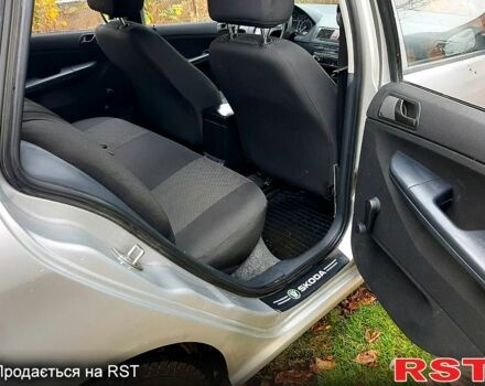 Сірий Шкода Фабія, об'ємом двигуна 1.2 л та пробігом 380 тис. км за 3600 $, фото 4 на Automoto.ua