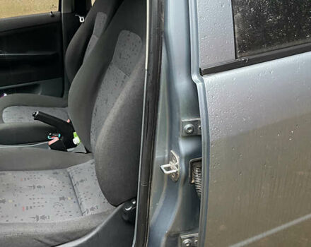 Сірий Шкода Фабія, об'ємом двигуна 1.2 л та пробігом 262 тис. км за 3350 $, фото 7 на Automoto.ua