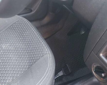 Серый Шкода Фабия, объемом двигателя 1.2 л и пробегом 280 тыс. км за 3600 $, фото 14 на Automoto.ua