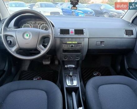 Серый Шкода Фабия, объемом двигателя 1.39 л и пробегом 178 тыс. км за 6000 $, фото 21 на Automoto.ua