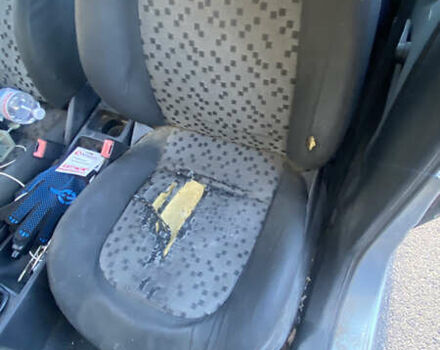 Серый Шкода Фабия, объемом двигателя 1.2 л и пробегом 200 тыс. км за 2375 $, фото 6 на Automoto.ua