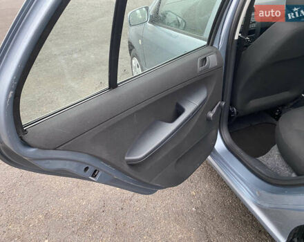 Серый Шкода Фабия, объемом двигателя 1.4 л и пробегом 96 тыс. км за 4900 $, фото 17 на Automoto.ua