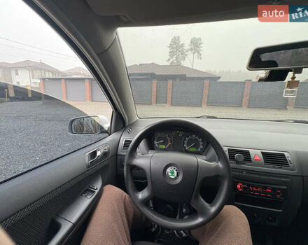 Серый Шкода Фабия, объемом двигателя 1.4 л и пробегом 147 тыс. км за 5600 $, фото 40 на Automoto.ua