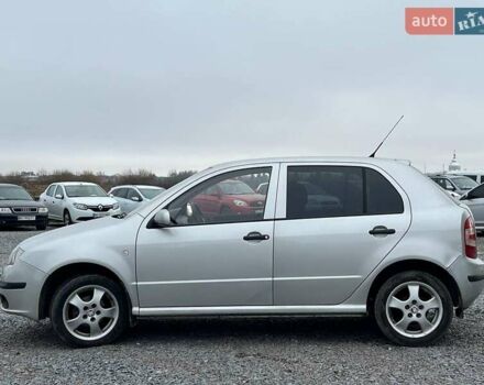 Серый Шкода Фабия, объемом двигателя 1.2 л и пробегом 243 тыс. км за 3390 $, фото 2 на Automoto.ua