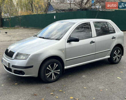 Серый Шкода Фабия, объемом двигателя 1.2 л и пробегом 215 тыс. км за 3500 $, фото 2 на Automoto.ua