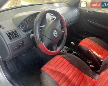 Серый Шкода Фабия, объемом двигателя 1.4 л и пробегом 190 тыс. км за 3800 $, фото 6 на Automoto.ua