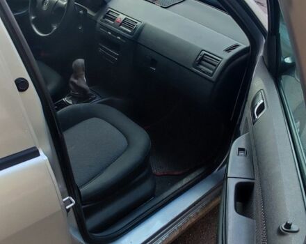 Серый Шкода Фабия, объемом двигателя 1.4 л и пробегом 288 тыс. км за 3600 $, фото 4 на Automoto.ua