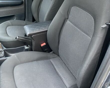 Серый Шкода Фабия, объемом двигателя 1.4 л и пробегом 293 тыс. км за 4200 $, фото 16 на Automoto.ua