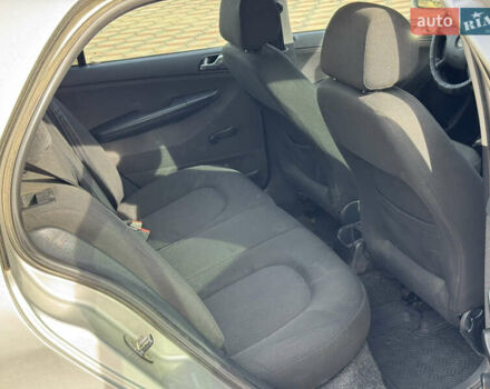 Шкода Фабія 2006 у Чернівцях на Automoto.ua Сірий Шкода Фабія, об'ємом двигуна 1.39 л та пробігом 301 тис. км за 2600 $, фото 18 на Automoto.ua