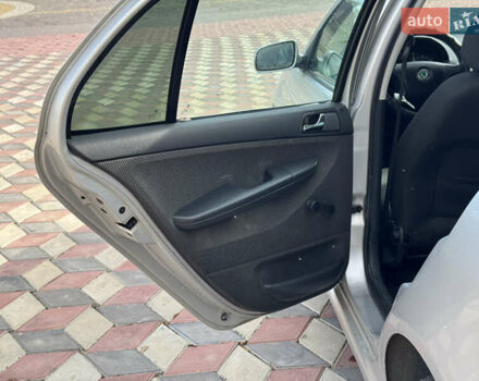 Шкода Фабія 2006 у Чернівцях на Automoto.ua Сірий Шкода Фабія, об'ємом двигуна 1.39 л та пробігом 301 тис. км за 2600 $, фото 12 на Automoto.ua