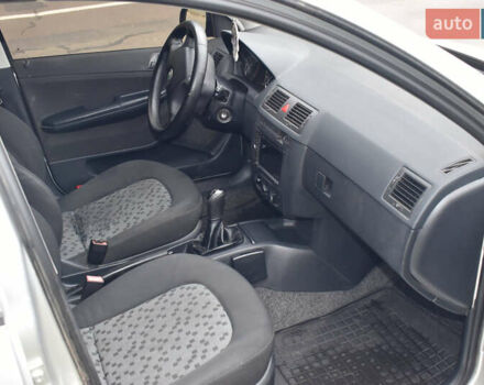 Серый Шкода Фабия, объемом двигателя 1.2 л и пробегом 240 тыс. км за 3500 $, фото 15 на Automoto.ua