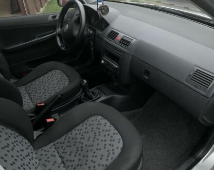 Серый Шкода Фабия, объемом двигателя 1.2 л и пробегом 178 тыс. км за 2500 $, фото 2 на Automoto.ua