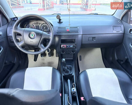 Серый Шкода Фабия, объемом двигателя 1.2 л и пробегом 320 тыс. км за 3150 $, фото 6 на Automoto.ua