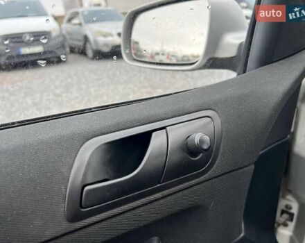 Серый Шкода Фабия, объемом двигателя 1.2 л и пробегом 243 тыс. км за 3390 $, фото 16 на Automoto.ua