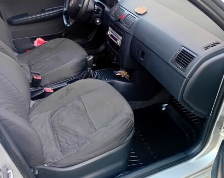 Серый Шкода Фабия, объемом двигателя 1.2 л и пробегом 235 тыс. км за 3000 $, фото 3 на Automoto.ua