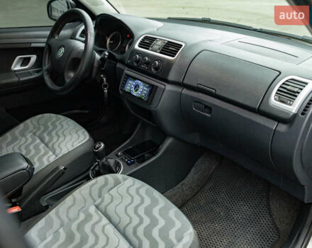 Серый Шкода Фабия, объемом двигателя 1.39 л и пробегом 204 тыс. км за 4900 $, фото 8 на Automoto.ua