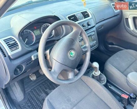 Серый Шкода Фабия, объемом двигателя 1.2 л и пробегом 181 тыс. км за 4500 $, фото 7 на Automoto.ua