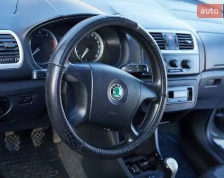 Серый Шкода Фабия, объемом двигателя 1.39 л и пробегом 211 тыс. км за 3900 $, фото 4 на Automoto.ua