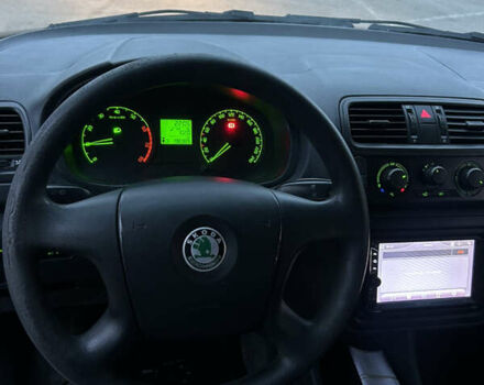 Серый Шкода Фабия, объемом двигателя 1.2 л и пробегом 198 тыс. км за 3900 $, фото 5 на Automoto.ua