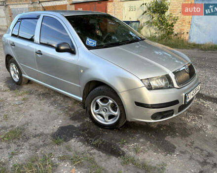 Серый Шкода Фабия, объемом двигателя 1.2 л и пробегом 318 тыс. км за 4500 $, фото 6 на Automoto.ua