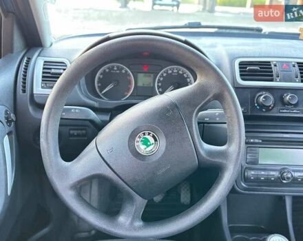 Серый Шкода Фабия, объемом двигателя 1.2 л и пробегом 181 тыс. км за 4500 $, фото 5 на Automoto.ua