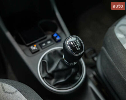 Серый Шкода Фабия, объемом двигателя 1.39 л и пробегом 204 тыс. км за 4900 $, фото 13 на Automoto.ua