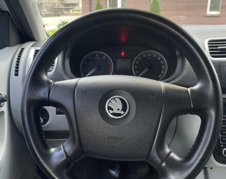 Серый Шкода Фабия, объемом двигателя 1.39 л и пробегом 208 тыс. км за 5500 $, фото 8 на Automoto.ua