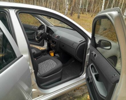 Серый Шкода Фабия, объемом двигателя 1.2 л и пробегом 202 тыс. км за 3700 $, фото 10 на Automoto.ua