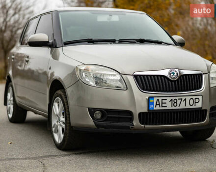 Серый Шкода Фабия, объемом двигателя 1.39 л и пробегом 204 тыс. км за 4900 $, фото 1 на Automoto.ua