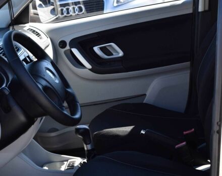 Серый Шкода Фабия, объемом двигателя 1.4 л и пробегом 201 тыс. км за 5450 $, фото 8 на Automoto.ua