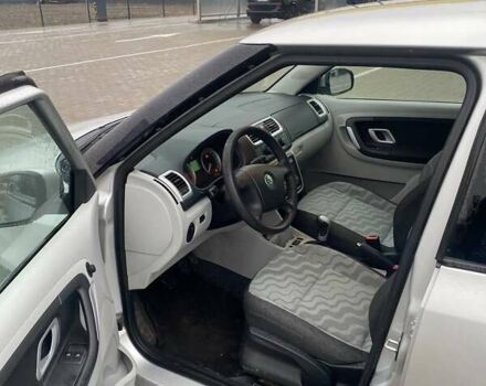 Серый Шкода Фабия, объемом двигателя 1.39 л и пробегом 360 тыс. км за 5000 $, фото 2 на Automoto.ua