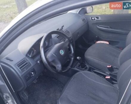 Серый Шкода Фабия, объемом двигателя 1.2 л и пробегом 399 тыс. км за 2200 $, фото 4 на Automoto.ua