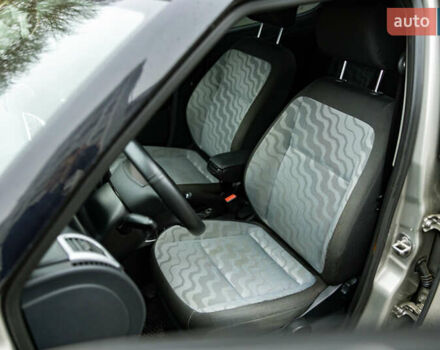 Серый Шкода Фабия, объемом двигателя 1.39 л и пробегом 204 тыс. км за 4900 $, фото 5 на Automoto.ua