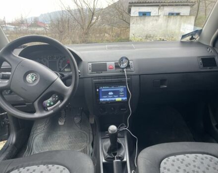 Серый Шкода Фабия, объемом двигателя 1.2 л и пробегом 145 тыс. км за 3900 $, фото 5 на Automoto.ua