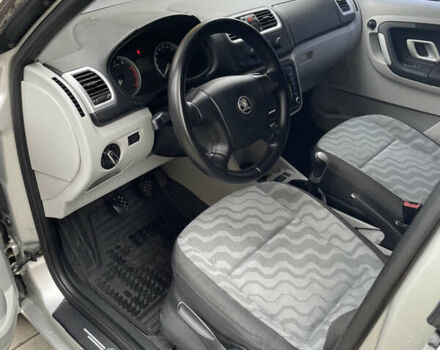 Серый Шкода Фабия, объемом двигателя 1.39 л и пробегом 208 тыс. км за 5500 $, фото 5 на Automoto.ua