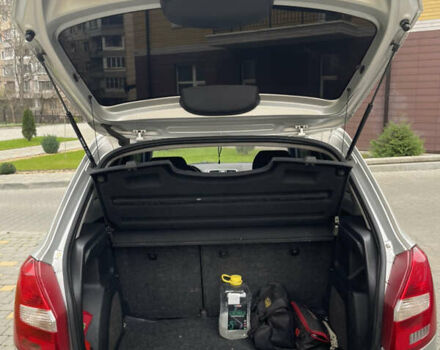 Серый Шкода Фабия, объемом двигателя 1.39 л и пробегом 208 тыс. км за 5500 $, фото 16 на Automoto.ua