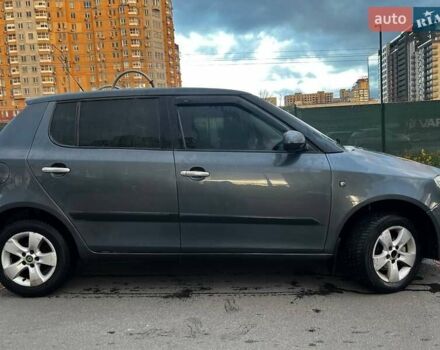 Серый Шкода Фабия, объемом двигателя 1.4 л и пробегом 267 тыс. км за 4300 $, фото 2 на Automoto.ua