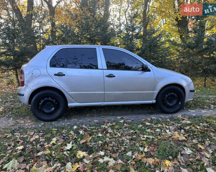 Серый Шкода Фабия, объемом двигателя 1.2 л и пробегом 350 тыс. км за 2400 $, фото 3 на Automoto.ua