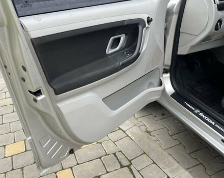 Серый Шкода Фабия, объемом двигателя 1.39 л и пробегом 208 тыс. км за 5500 $, фото 6 на Automoto.ua