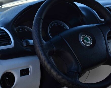 Серый Шкода Фабия, объемом двигателя 1.4 л и пробегом 201 тыс. км за 5450 $, фото 6 на Automoto.ua