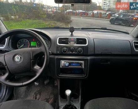 Серый Шкода Фабия, объемом двигателя 1.4 л и пробегом 267 тыс. км за 4300 $, фото 3 на Automoto.ua