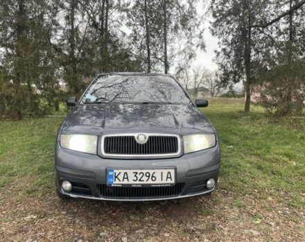 Серый Шкода Фабия, объемом двигателя 1.2 л и пробегом 145 тыс. км за 3900 $, фото 2 на Automoto.ua