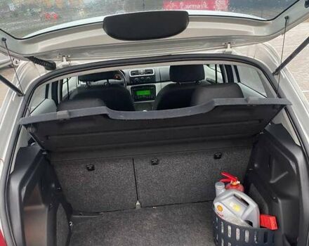 Серый Шкода Фабия, объемом двигателя 1.39 л и пробегом 360 тыс. км за 5000 $, фото 6 на Automoto.ua