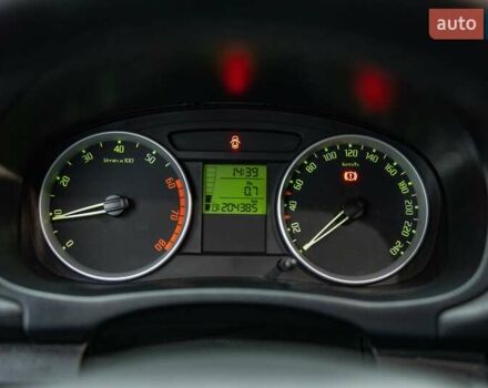 Серый Шкода Фабия, объемом двигателя 1.39 л и пробегом 204 тыс. км за 4900 $, фото 11 на Automoto.ua