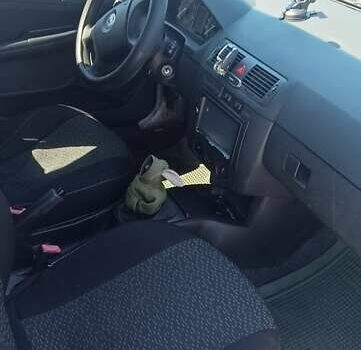 Серый Шкода Фабия, объемом двигателя 1.2 л и пробегом 144 тыс. км за 3850 $, фото 2 на Automoto.ua