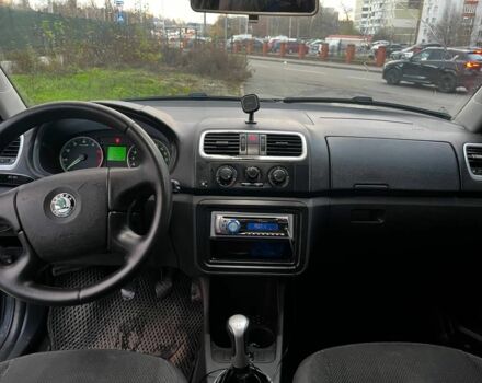 Серый Шкода Фабия, объемом двигателя 1.4 л и пробегом 268 тыс. км за 4300 $, фото 6 на Automoto.ua